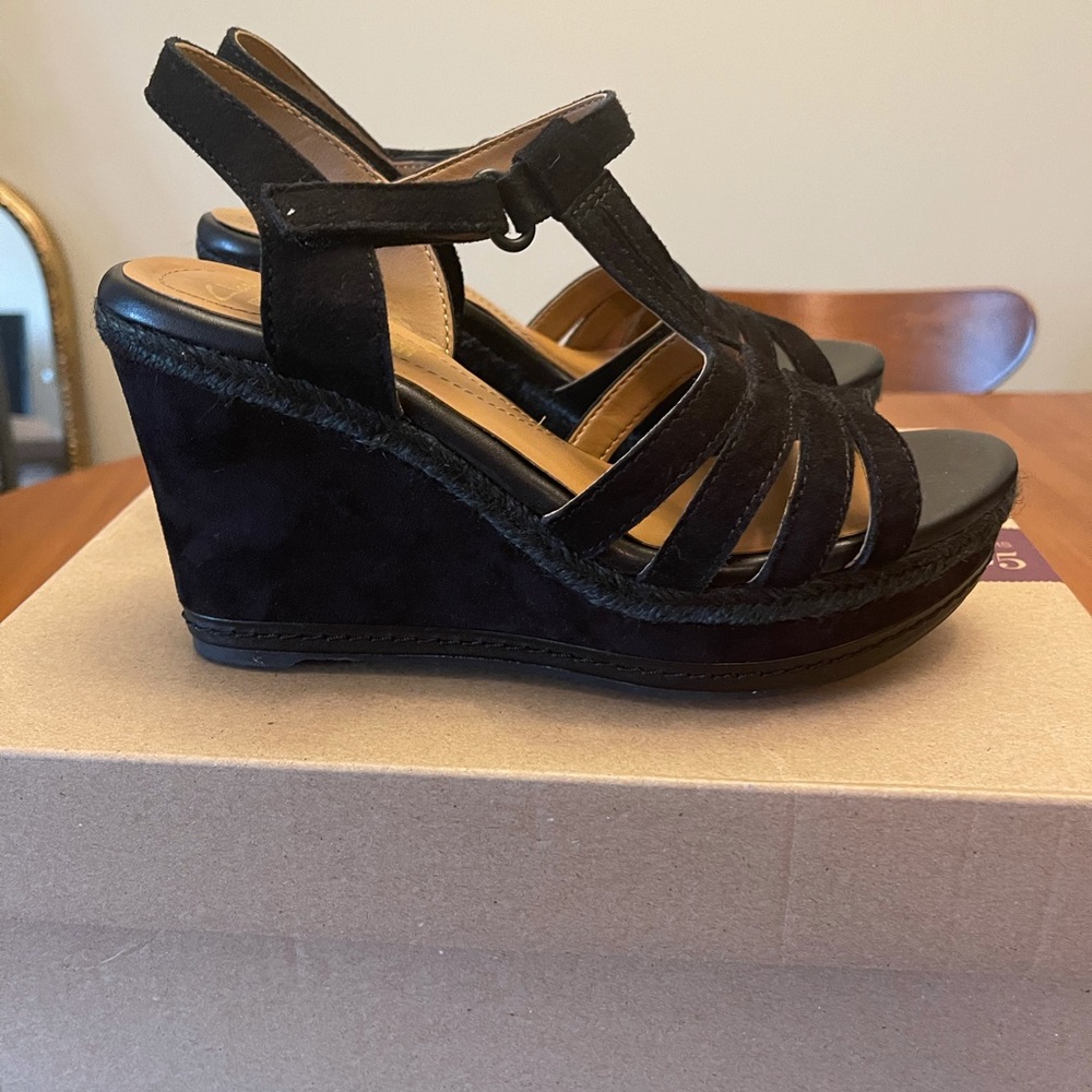 Clark’s Zia Reign Wedge in Black, Size 7 1/2